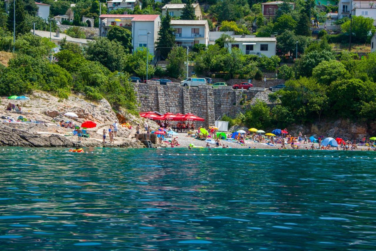 Apartments By The Beach Adela Senj Senj  Eksteriør billede